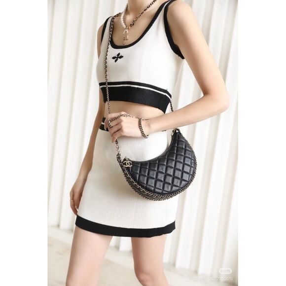 Chanel Women Pre-Loved Bag Very Good Condition - Picture 8 of 9